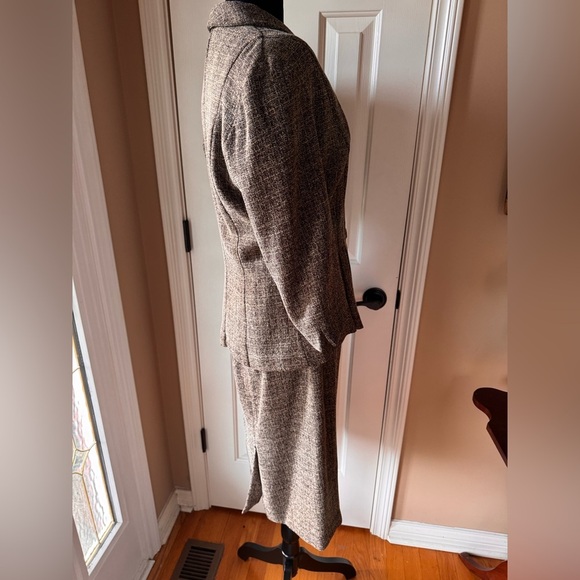 Danny & Nicole Elegant Skirt Suit size 12 - Picture 13 of 14